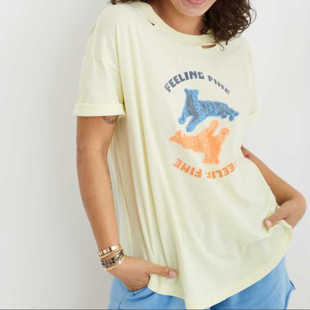🍁🍃🍂Aerie feeling fine graphic destroyed t-shirt - Picture 2 of 6